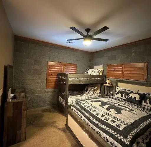 Holiday home The Rustic Retreat - Cozy In The Pines! Close To The Polar Express, Grand Canyon & Bearizona Williams