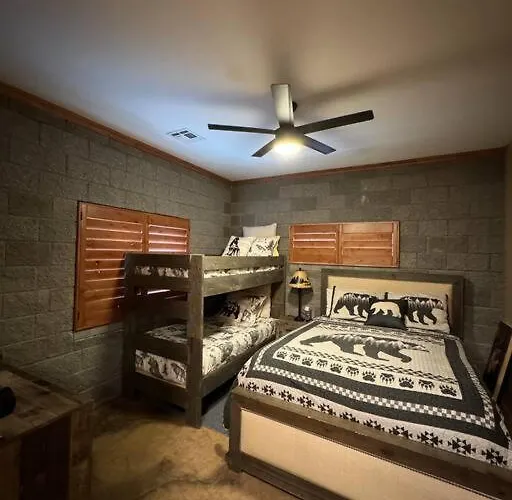 Holiday home The Rustic Retreat - Cozy In The Pines! Close To The Polar Express, Grand Canyon & Bearizona Williams