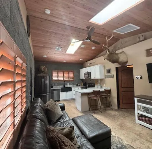 The Rustic Retreat - Cozy In The Pines! Close To The Polar Express, Grand Canyon & Bearizona Holiday home Williams