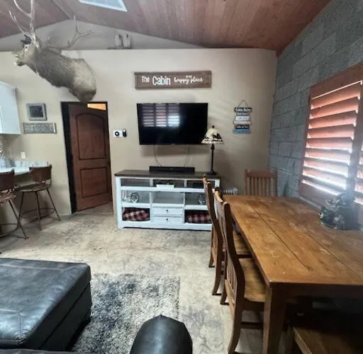 Holiday home The Rustic Retreat - Cozy In The Pines! Close To The Polar Express, Grand Canyon & Bearizona