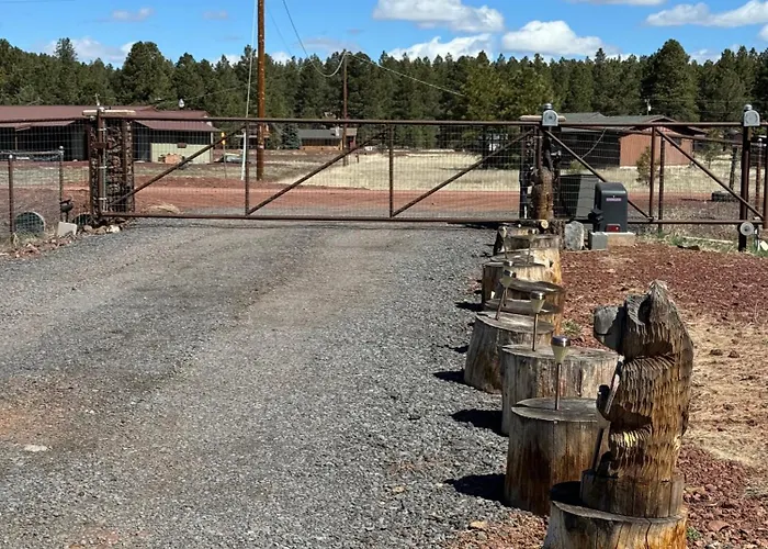 The Rustic Retreat - Cozy In The Pines! Close To The Polar Express, Grand Canyon & Bearizona *