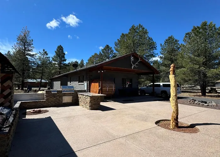 The Rustic Retreat - Cozy In The Pines! Close To The Polar Express, Grand Canyon & Bearizona Holiday home *