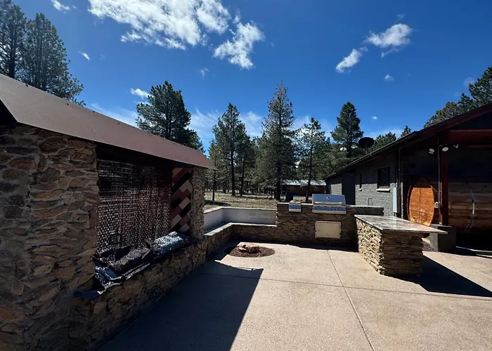 The Rustic Retreat - Cozy In The Pines! Close To The Polar Express, Grand Canyon & Bearizona Holiday home